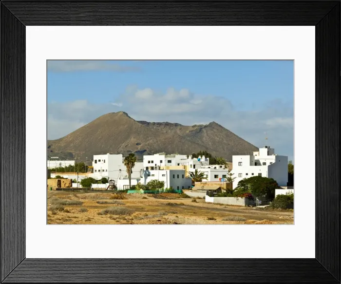 Framed Print : The Caldera de Gairia volcanic cone looms over this town in the central south, Tiscamanita, Fuerteventura, Canary Islands, Spain, Europe Framed Print : The Caldera de Gairia volcanic cone looms over this town in the central south, Tiscamanita, Fuerteventura, Canary Islands, Spain, Europe