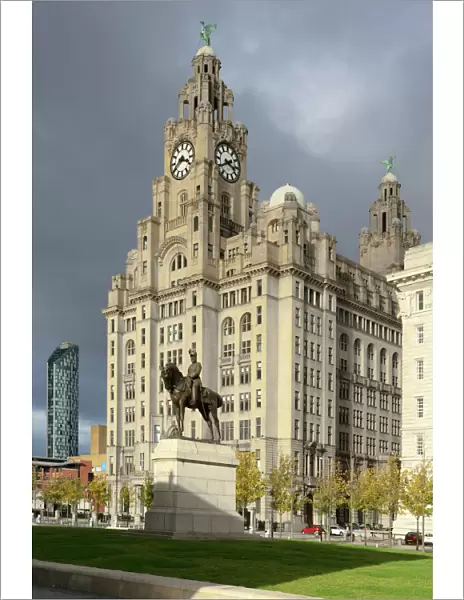 Statue of Edward V11 and the Liver Royal Building, UNESCO World Heritage Site, Waterfront, Liverpool, Merseyside, England, United Kingdom, Europe