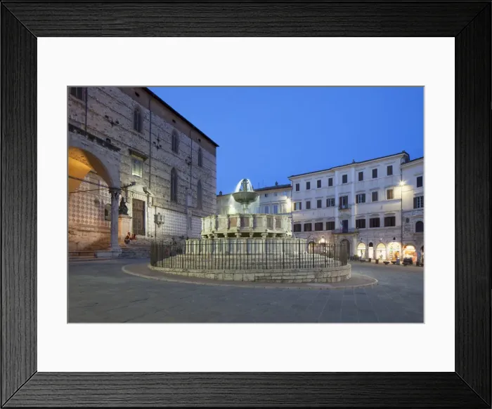 Framed Print : Fontana Maggiore in Piazza IV Novembre at dusk, Perugia, Umbria, Italy, Europe Framed Print : Fontana Maggiore in Piazza IV Novembre at dusk, Perugia, Umbria, Italy, Europe