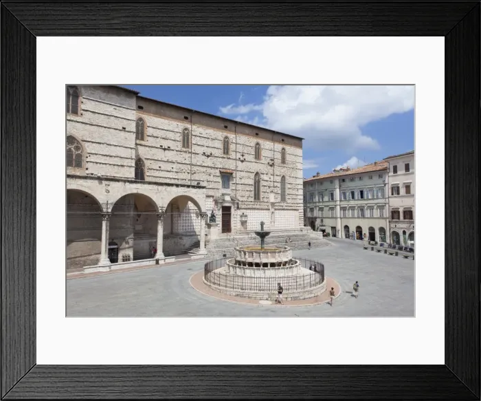 Framed Print : Fontana Maggiore and Duomo in Piazza IV Novembre, Perugia, Umbria, Italy, Europe Framed Print : Fontana Maggiore and Duomo in Piazza IV Novembre, Perugia, Umbria, Italy, Europe