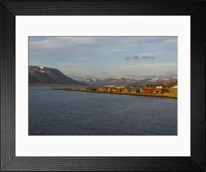 Framed Print : Longyearbyen at sunset, Spitsbergen, Svalbard, Arctic, Norway, Scandinavia, Europe Framed Print : Longyearbyen at sunset, Spitsbergen, Svalbard, Arctic, Norway, Scandinavia, Europe