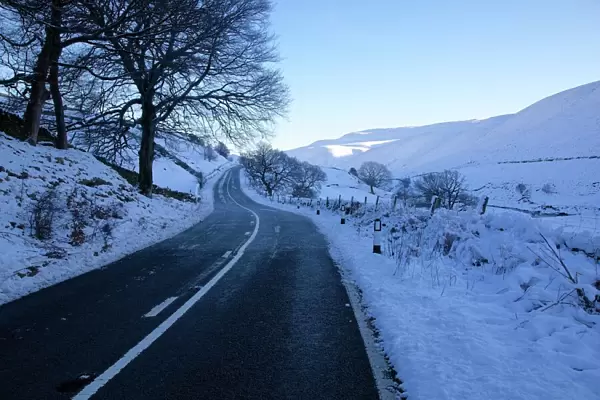 Snow scene on Snake Pass, Peak District National Park, Derbyshire, England, United Kingdom, Europe