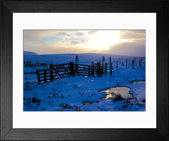 Framed Print : Kinder Scout Pennine Way in winter, Peak District National Park, Derbyshire, England, United Kingdom, Europe Framed Print : Kinder Scout Pennine Way in winter, Peak District National Park, Derbyshire, England, United Kingdom, Europe