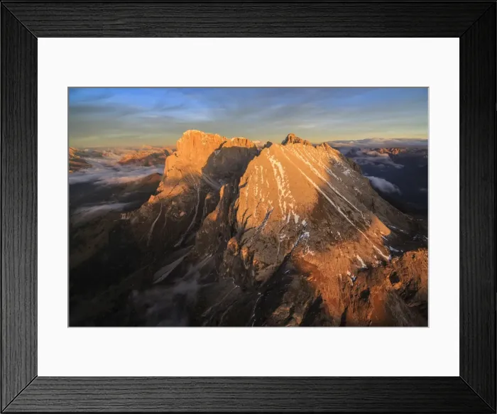 Framed Print : The unmistakable profiles of Sassopiatto (Plattkofel) and Sassolungo (Langkofel) lit by the warm light of the sunset, South Tyrol, Dolomites, Italy, Europe