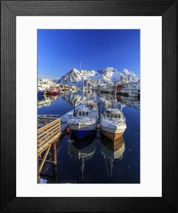 Framed Print : Boats docked in the calm waters of the port of Henningsvaer with the Norwegian Alps in the background, Lofoten Islands, Arctic, Norway, Scandinavia, Europe Framed Print : Boats docked in the calm waters of the port of Henningsvaer with the Norwegian Alps in the background, Lofoten Islands, Arctic, Norway, Scandinavia, Europe