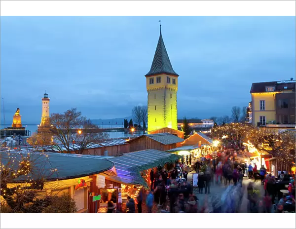 Christmas Market along Lindaus Historic Port, Lindau im Bodensee, Germany, Europe