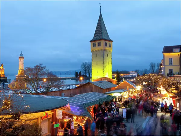 Christmas Market along Lindaus Historic Port, Lindau im Bodensee, Germany, Europe