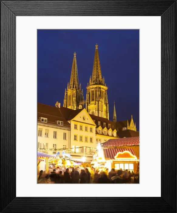 Framed Print : Christmas Market in Neupfarrplatz with the Cathedral of Saint Peter in the Background Framed Print : Christmas Market in Neupfarrplatz with the Cathedral of Saint Peter in the Background