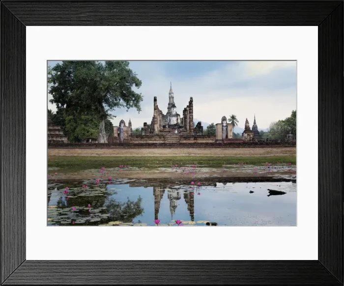 Framed Print : A Sukhothai era Buddha at Wat Mahathat, Sukhothai Historical Park, UNESCO World Heritage Site Framed Print : A Sukhothai era Buddha at Wat Mahathat, Sukhothai Historical Park, UNESCO World Heritage Site