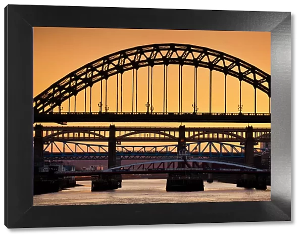 Newcastle upon Tyne skyline, Gateshead with the Tyne Bridge over River Tyne, Tyne and Wear