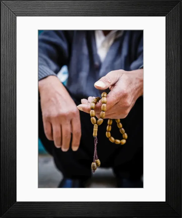 Framed Print : Hands holding worry beads, Bethlehem, West Bank, Palestine territories, Israel, Middle Framed Print : Hands holding worry beads, Bethlehem, West Bank, Palestine territories, Israel, Middle