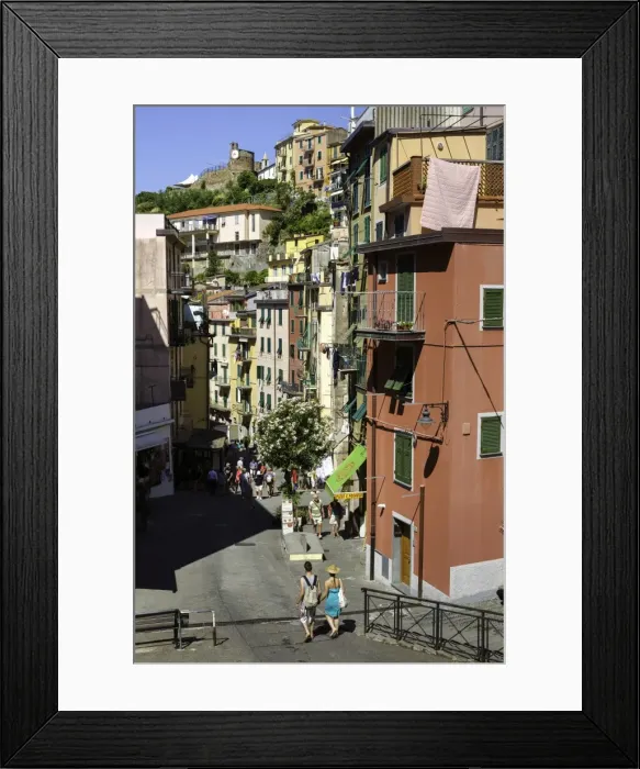 Framed Print : Narrow streets in the clifftop village of Riomaggiore, Cinque Terre, UNESCO World Heritage Site Framed Print : Narrow streets in the clifftop village of Riomaggiore, Cinque Terre, UNESCO World Heritage Site