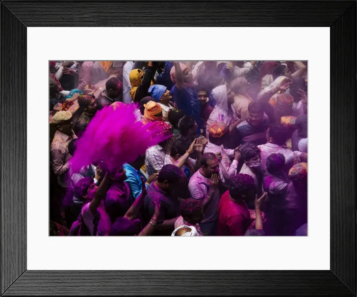 Framed Print : Lathmar Holi celebrations in Bankei Bihari Temple, Vrindavan, Braj, Uttar Pradesh