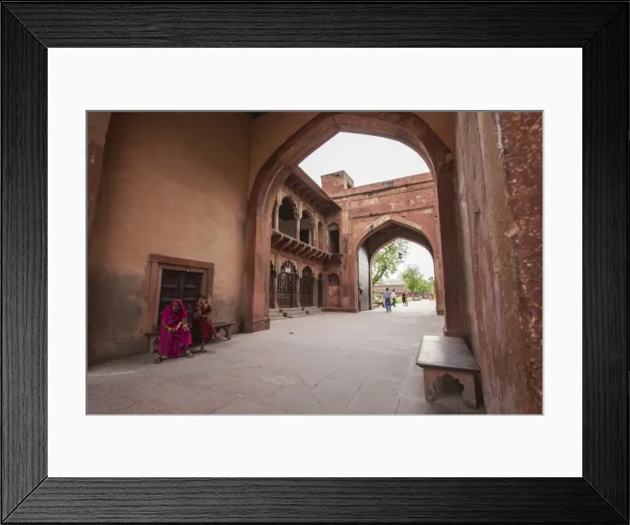 Framed Print : Gateway to the Taj Mahal, structure of sandstone marks the border between noise of the city Framed Print : Gateway to the Taj Mahal, structure of sandstone marks the border between noise of the city
