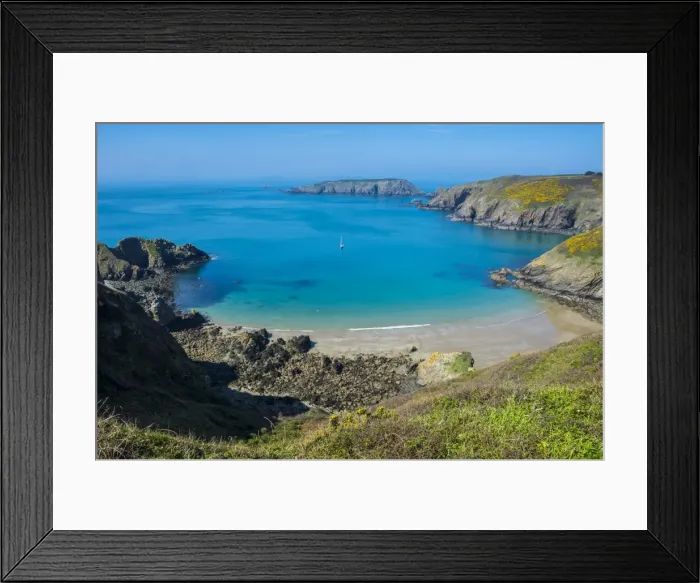 Framed Print : Overlook over the east coast from the narrow isthmus of Greater and Little Sark Framed Print : Overlook over the east coast from the narrow isthmus of Greater and Little Sark