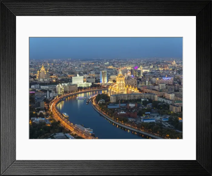 Framed Print : Elevated view over the Moskva River embankment, Ukraine Hotel and the Russian White House Framed Print : Elevated view over the Moskva River embankment, Ukraine Hotel and the Russian White House
