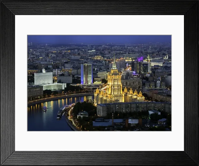 Framed Print : Elevated view over the Moskva River embankment, Ukraine Hotel and the Russian White House Framed Print : Elevated view over the Moskva River embankment, Ukraine Hotel and the Russian White House
