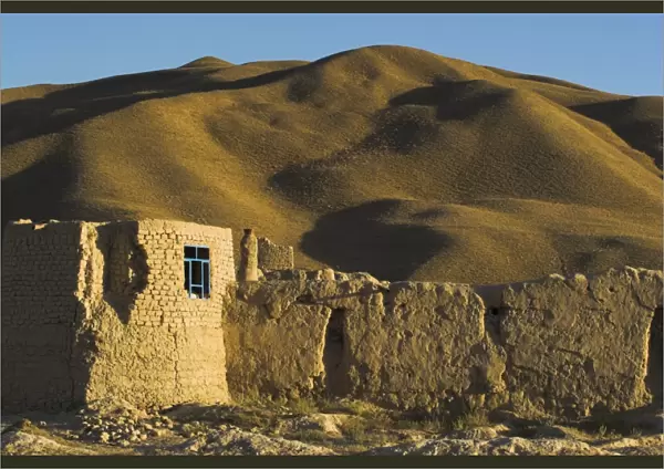 Caravanserai, Daulitiar, between Yakawlang and Chakhcharan, Afghanistan, Asia