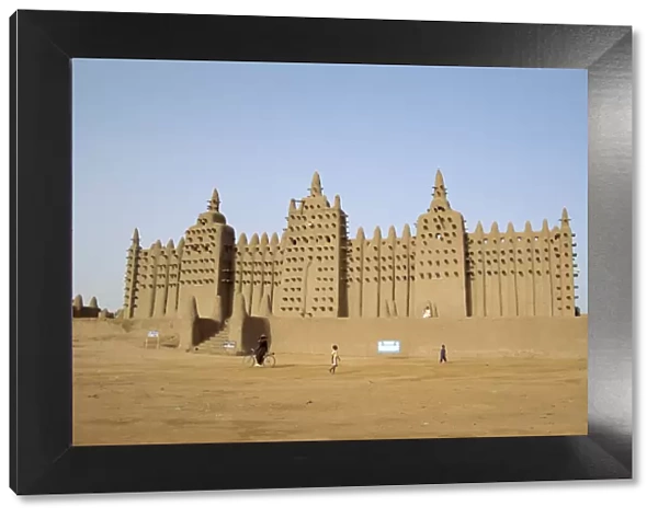 The Great Mosque, the largest dried earth building in the world, Djenne