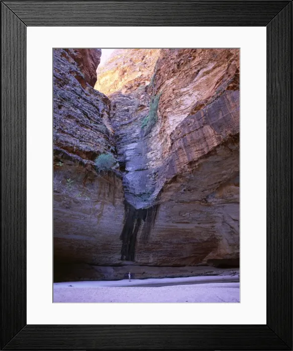 Framed Print : Rocky amphitheatre with pool, at head of Cathedral Gorge, Purnululu National Park Framed Print : Rocky amphitheatre with pool, at head of Cathedral Gorge, Purnululu National Park