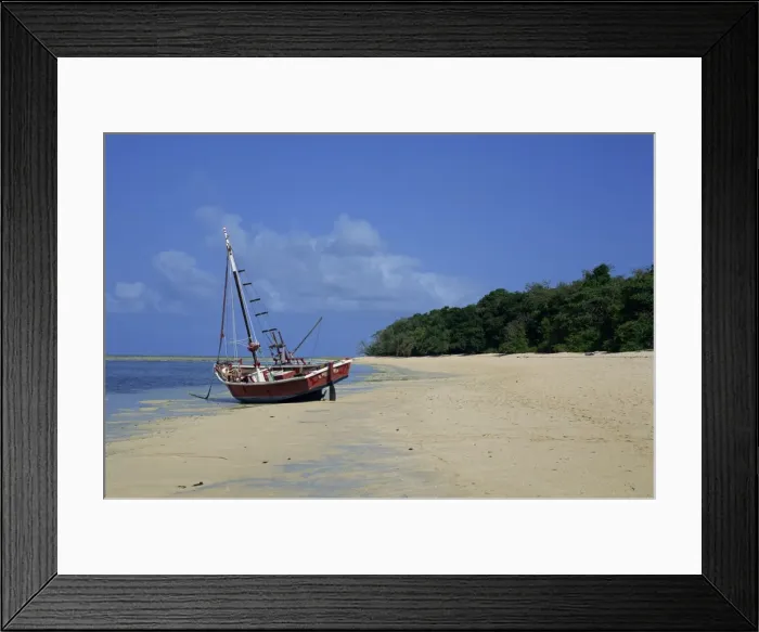 Framed Print : A boat moored on the beach on Green Island, Great Barrier Reef, Queensland Framed Print : A boat moored on the beach on Green Island, Great Barrier Reef, Queensland
