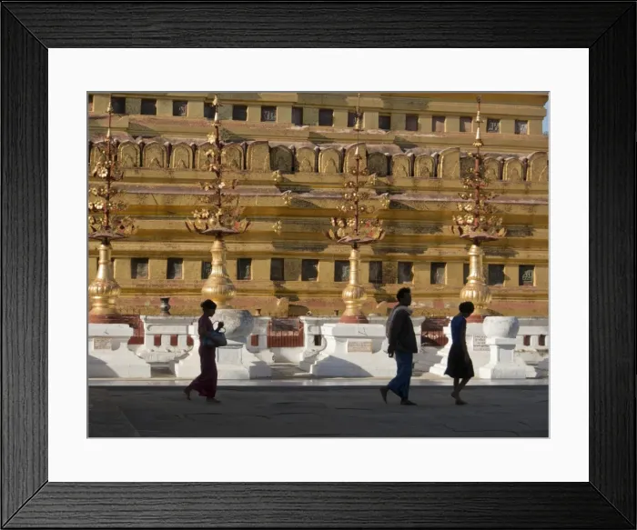 Framed Print : Visitors to the Buddhist temples of Bagan, Myanmar (Burma), Asia Framed Print : Visitors to the Buddhist temples of Bagan, Myanmar (Burma), Asia