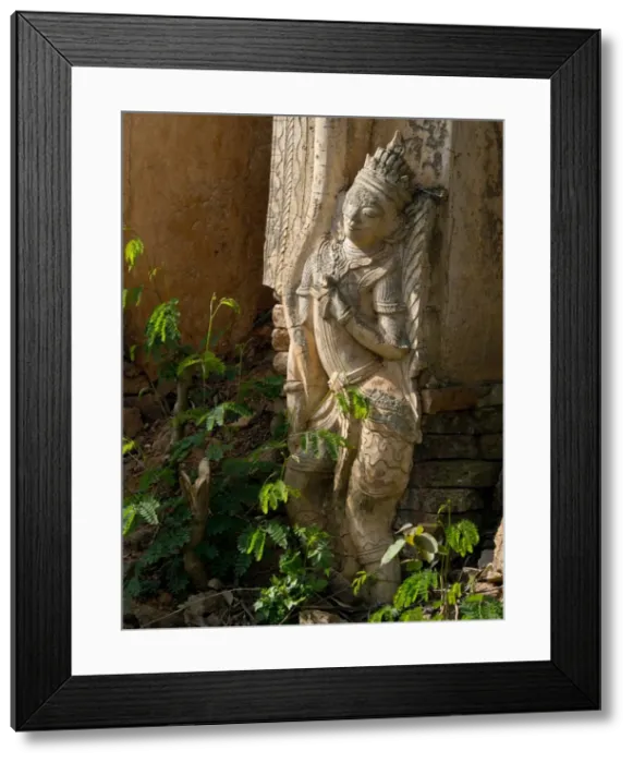 Framed Print : Old abandoned Buddhist temples in the Inle Lake region, Shan state, Myanmar, Asia Framed Print : Old abandoned Buddhist temples in the Inle Lake region, Shan state, Myanmar, Asia