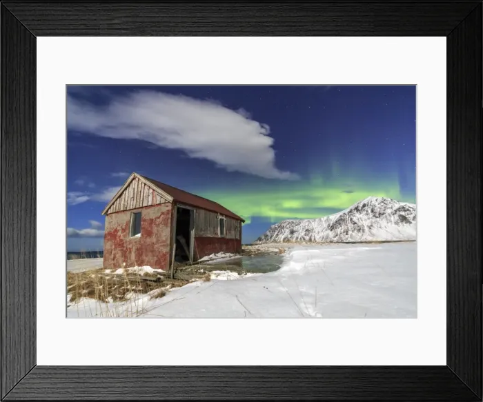 Framed Print : Northern Lights (aurora borealis) over an abandoned log cabin surrounded by snow and ice Framed Print : Northern Lights (aurora borealis) over an abandoned log cabin surrounded by snow and ice