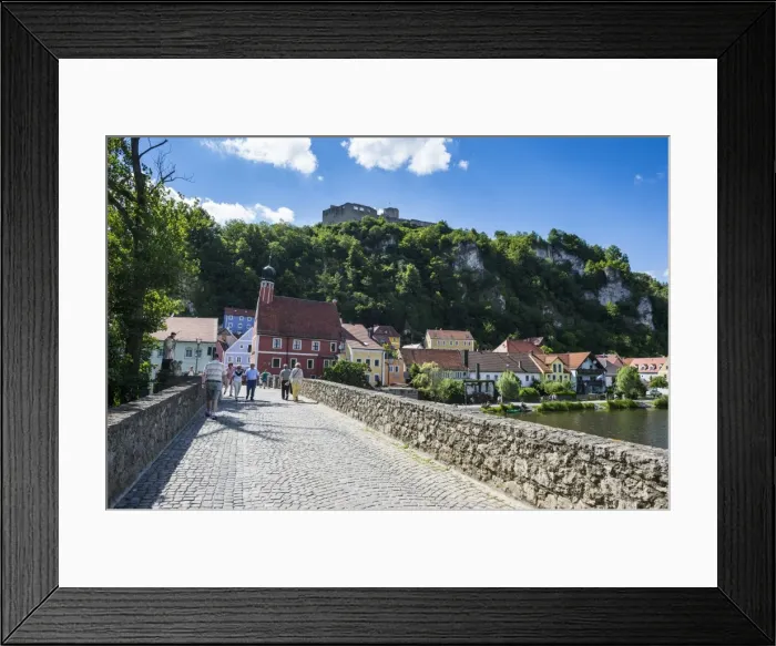 Framed Print : Kallmuenz Castle above medieval houses in the center of Kallmuenz on the Naab, Bavaria Framed Print : Kallmuenz Castle above medieval houses in the center of Kallmuenz on the Naab, Bavaria