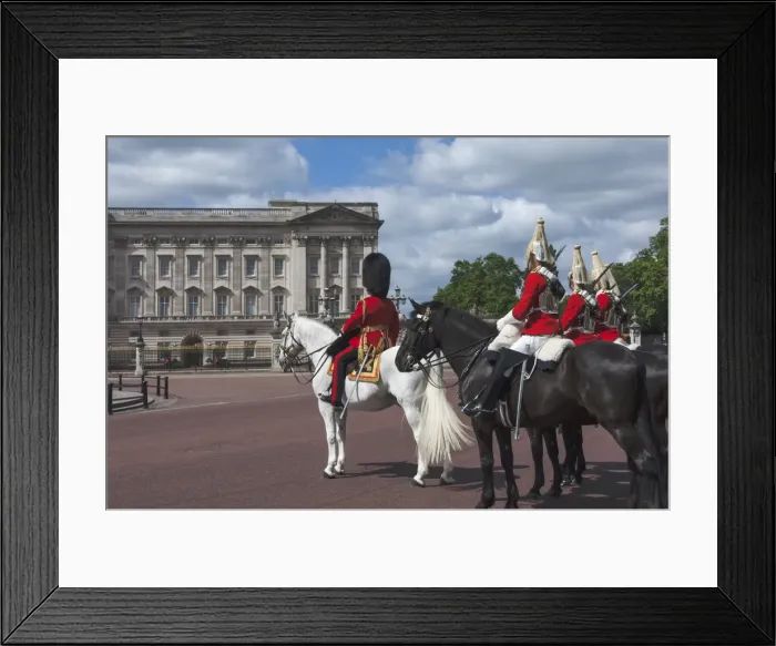 Framed Print : Guards Officer and escort awaiting Guards detachments outside Buckingham Palace, London Framed Print : Guards Officer and escort awaiting Guards detachments outside Buckingham Palace, London