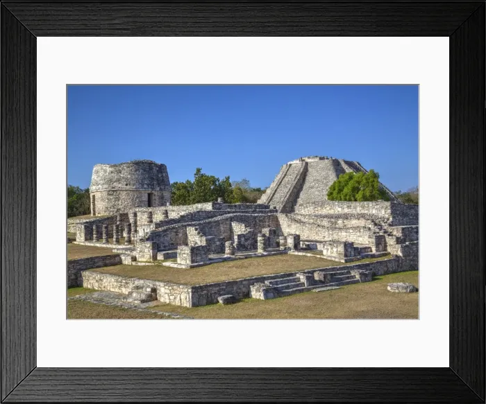 Framed Print : Overview, Round Temple to left at the back, and Castillo de Kukulcan to the right Framed Print : Overview, Round Temple to left at the back, and Castillo de Kukulcan to the right