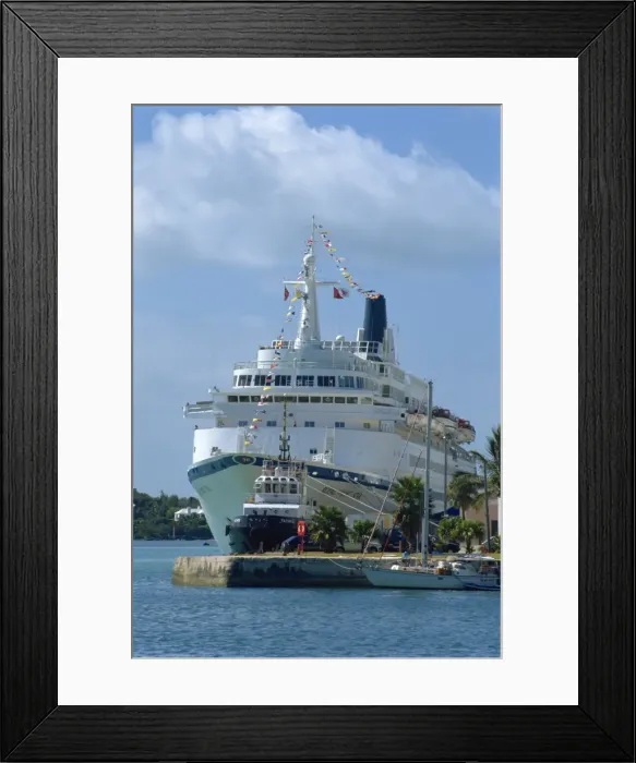 Framed Print : Cruise ship, Hamilton, Bermuda, Atlantic Ocean, Central America Framed Print : Cruise ship, Hamilton, Bermuda, Atlantic Ocean, Central America