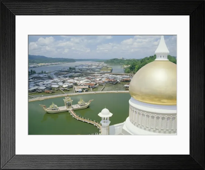 Framed Print : Omar Ali Saifuddin Mosque, Bandar Seri Begawan, Sultanate of Brunei, on the island of Borneo Framed Print : Omar Ali Saifuddin Mosque, Bandar Seri Begawan, Sultanate of Brunei, on the island of Borneo