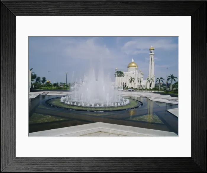 Framed Print : Omar Ali Saifuddin Mosque (1958) dominates the skyline of the capital city Framed Print : Omar Ali Saifuddin Mosque (1958) dominates the skyline of the capital city