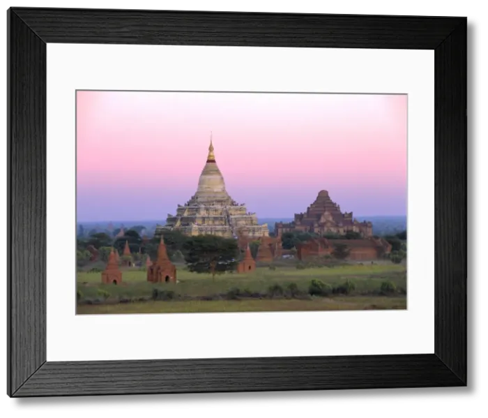 Framed Print : Shwesandaw Paya (Shwe Sandaw Pagoda) built in the 11th century, Bagan (Pagan) Framed Print : Shwesandaw Paya (Shwe Sandaw Pagoda) built in the 11th century, Bagan (Pagan)