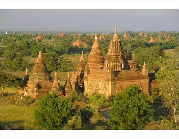 Landscape of ancient temples and pagodas, Bagan (Pagan), Myanmar (Burma)
