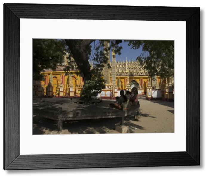 Framed Print : Thanboddhay Paya built in the 20th century by Moehnyin Sayadaw, said to contain over 500000 Buddha images, Monywa, Sagaing Division, Myanmar Framed Print : Thanboddhay Paya built in the 20th century by Moehnyin Sayadaw, said to contain over 500000 Buddha images, Monywa, Sagaing Division, Myanmar