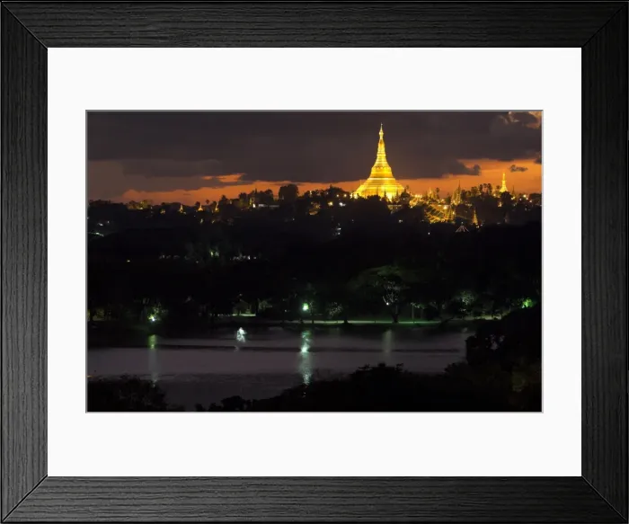 Framed Print : Shwedagon Paya at dusk with Kandawgyi lake in foreground, Yangon (Rangoon) Framed Print : Shwedagon Paya at dusk with Kandawgyi lake in foreground, Yangon (Rangoon)