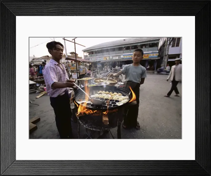 Framed Print : Street food, Pin Oo Lwyn, Myanmar (Burma), Asia Framed Print : Street food, Pin Oo Lwyn, Myanmar (Burma), Asia