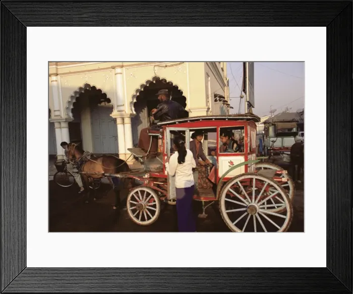 Framed Print : Horse-drawn taxi, Pin Oo Lwyn, Myanmar (Burma), Asia Framed Print : Horse-drawn taxi, Pin Oo Lwyn, Myanmar (Burma), Asia