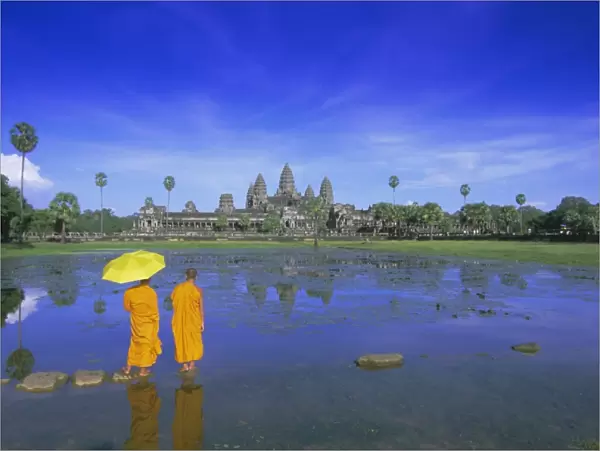 Buddhist monks standing in front of Angkor Wat, Angkor, UNESCO World Heritage Site