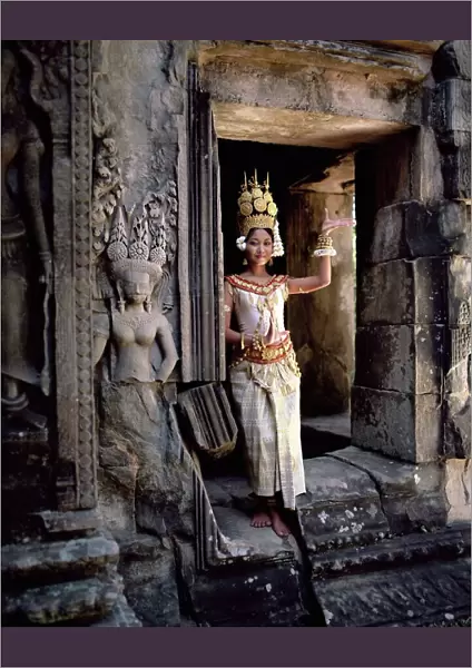 Traditional Cambodian apsara dancer, temples of Angkor Wat, UNESCO World Heritage Site