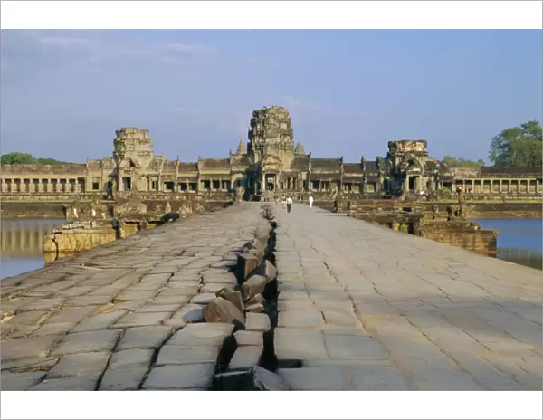 Stone causeway leading to the temple of Angkor Wat, Angkor, Siem Reap, Cambodia