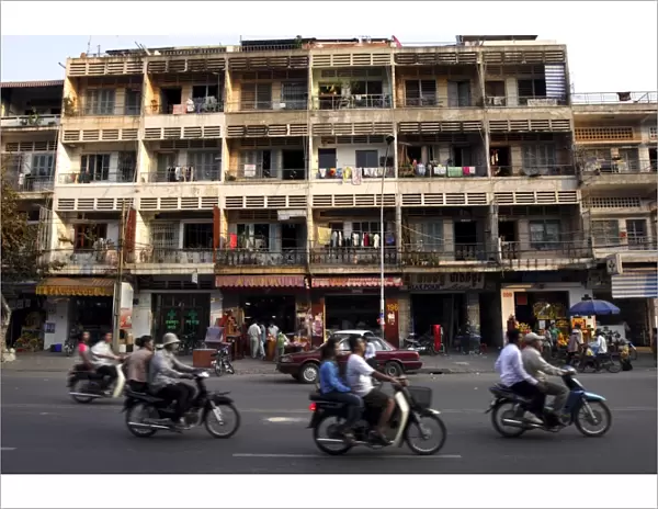 The busy streets of Phnom Penh, Cambodia, Indochina, Southeast Asia, Asia