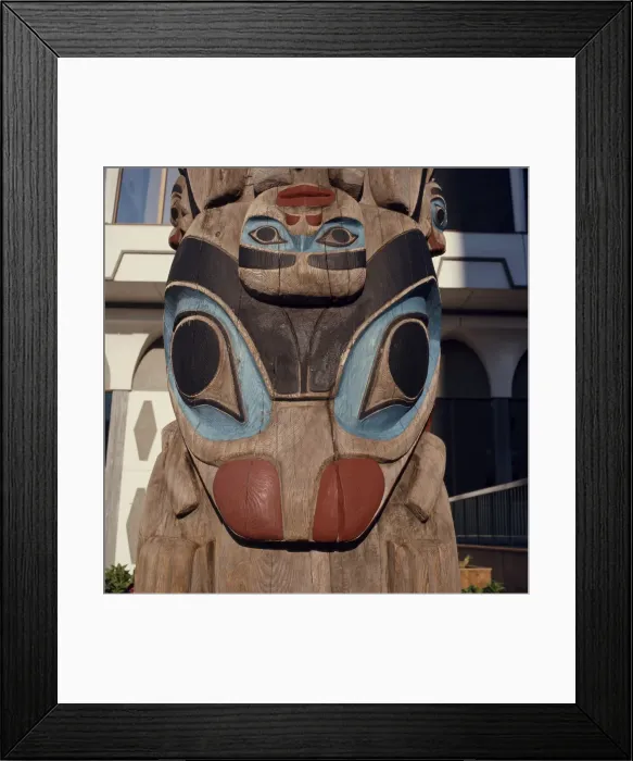 Framed Print : Close-up of painted carving on a totem pole in Thunderbird Park, Victoria