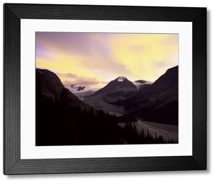 Framed Print : Mount Rhondo and Peyto Glacier, Banff National Park, UNESCO World Heritage Site Framed Print : Mount Rhondo and Peyto Glacier, Banff National Park, UNESCO World Heritage Site