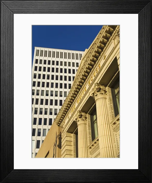 Framed Print : The White House Building on Portage Avenue, Winnipeg, Manitoba, Canada, North America Framed Print : The White House Building on Portage Avenue, Winnipeg, Manitoba, Canada, North America