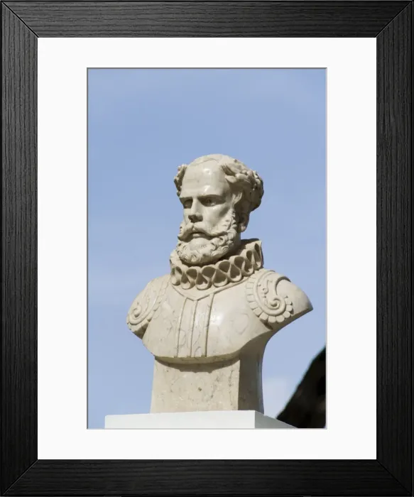 Framed Print : Bust of Lvziada in the Parca Nova, Mindelo, Sao Vicente, Cape Verde Islands, Africa