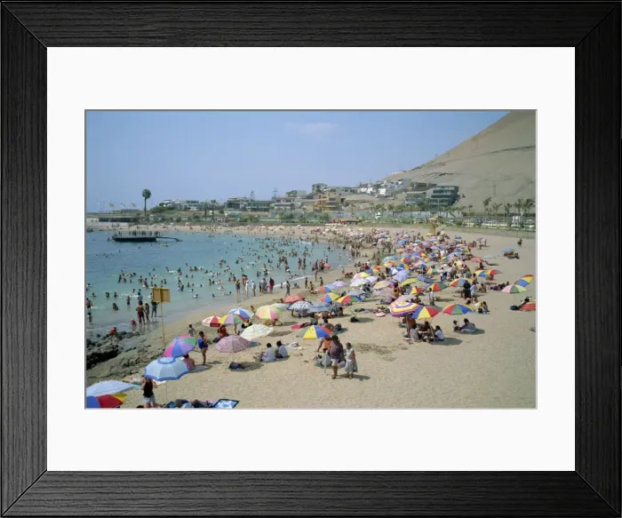 Framed Print : Tourists and holidaymakers crowd the beach at Playa La Lisera, in Arica Framed Print : Tourists and holidaymakers crowd the beach at Playa La Lisera, in Arica
