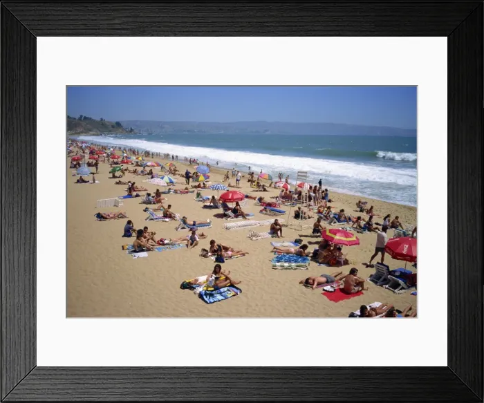 Framed Print : Tourists and locals at popular hot-spot on Renaca Beach, Vina del Mar, Chile Framed Print : Tourists and locals at popular hot-spot on Renaca Beach, Vina del Mar, Chile